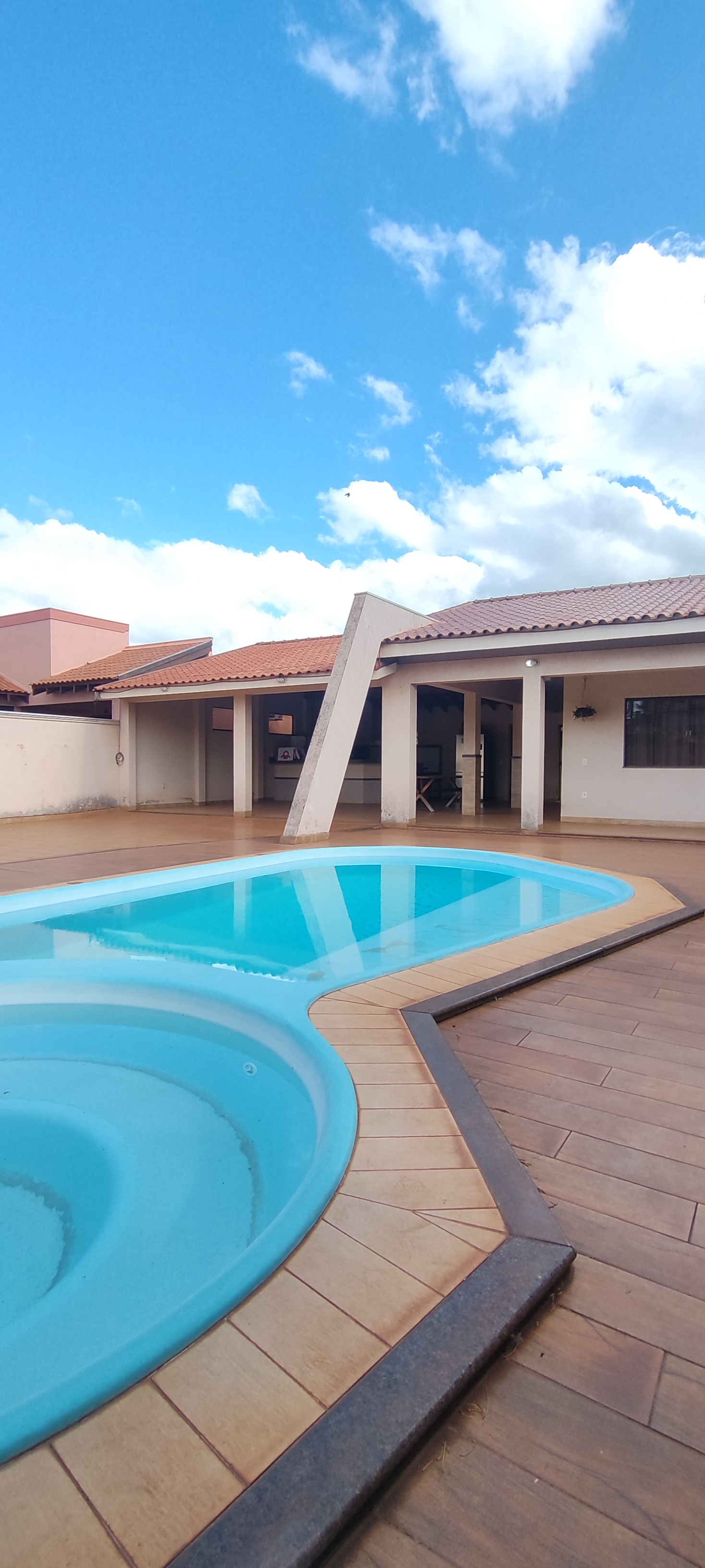Casa à venda com 348 m² e 1.200 m² de terreno no Bairro CENTRO em São Gabriel do Oeste