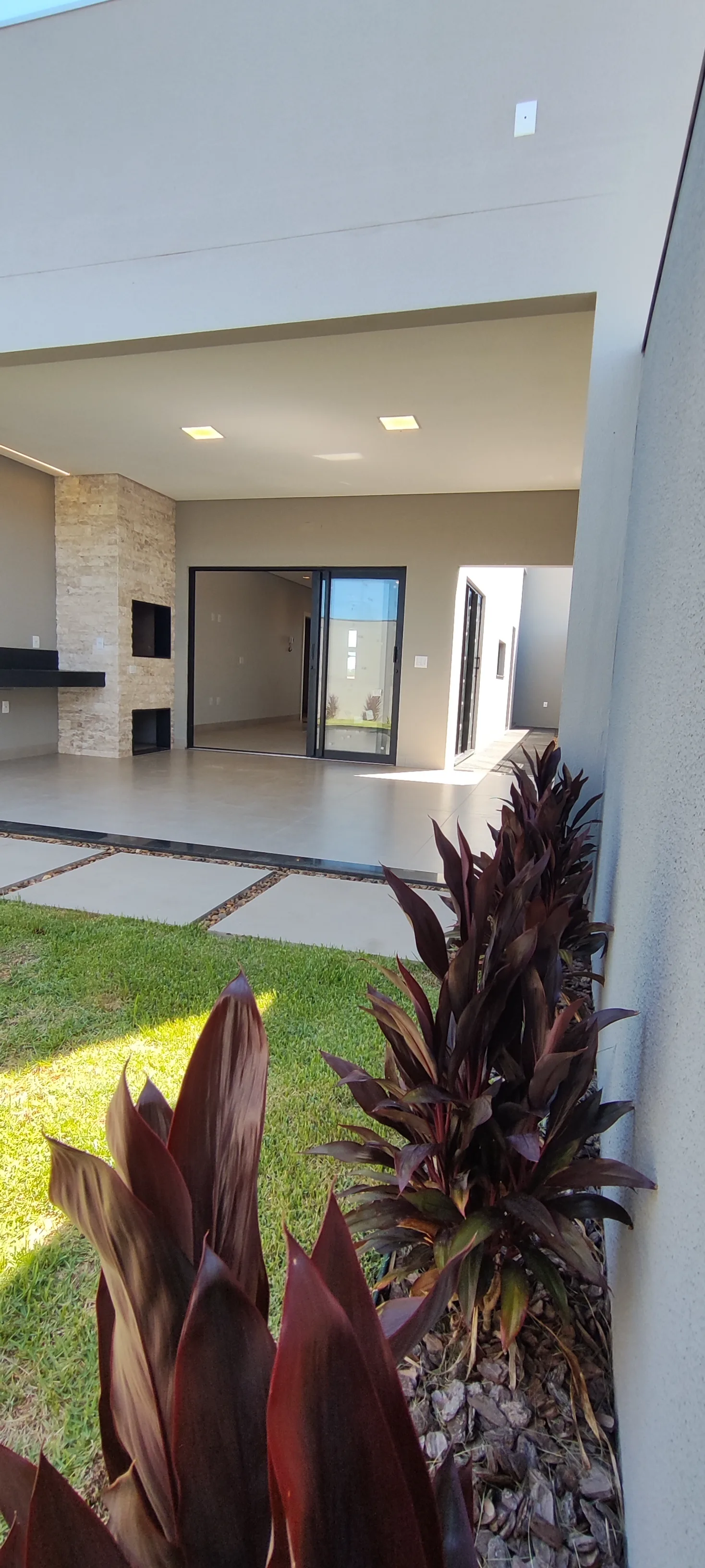 Casa à venda com 2 demi-suítes + Suíte principal no Bairro Rosada 1 em São Gabriel do Oeste