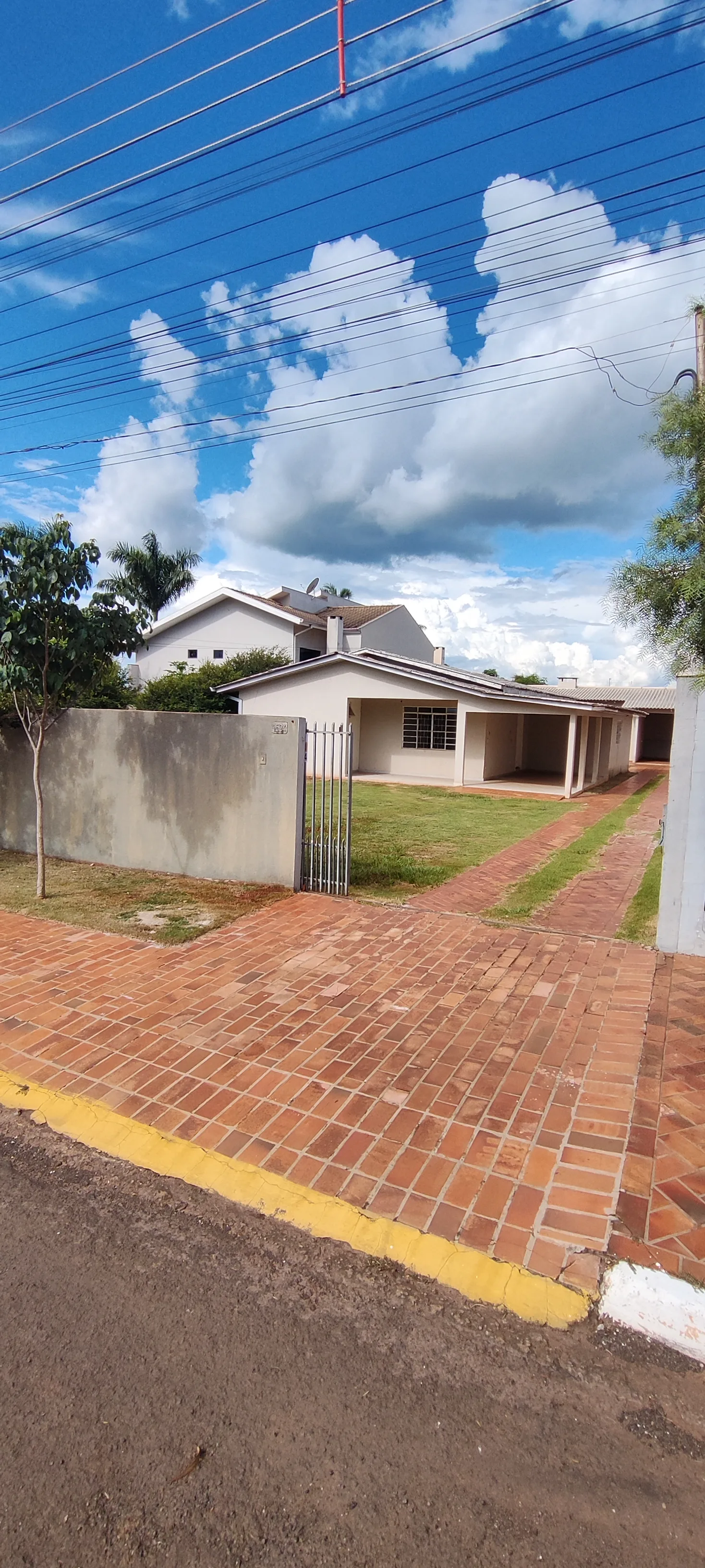 Casa à venda com 2 quartos + Suíte com Terreno de 600m² no Bairro Centro em São Gabriel do Oeste